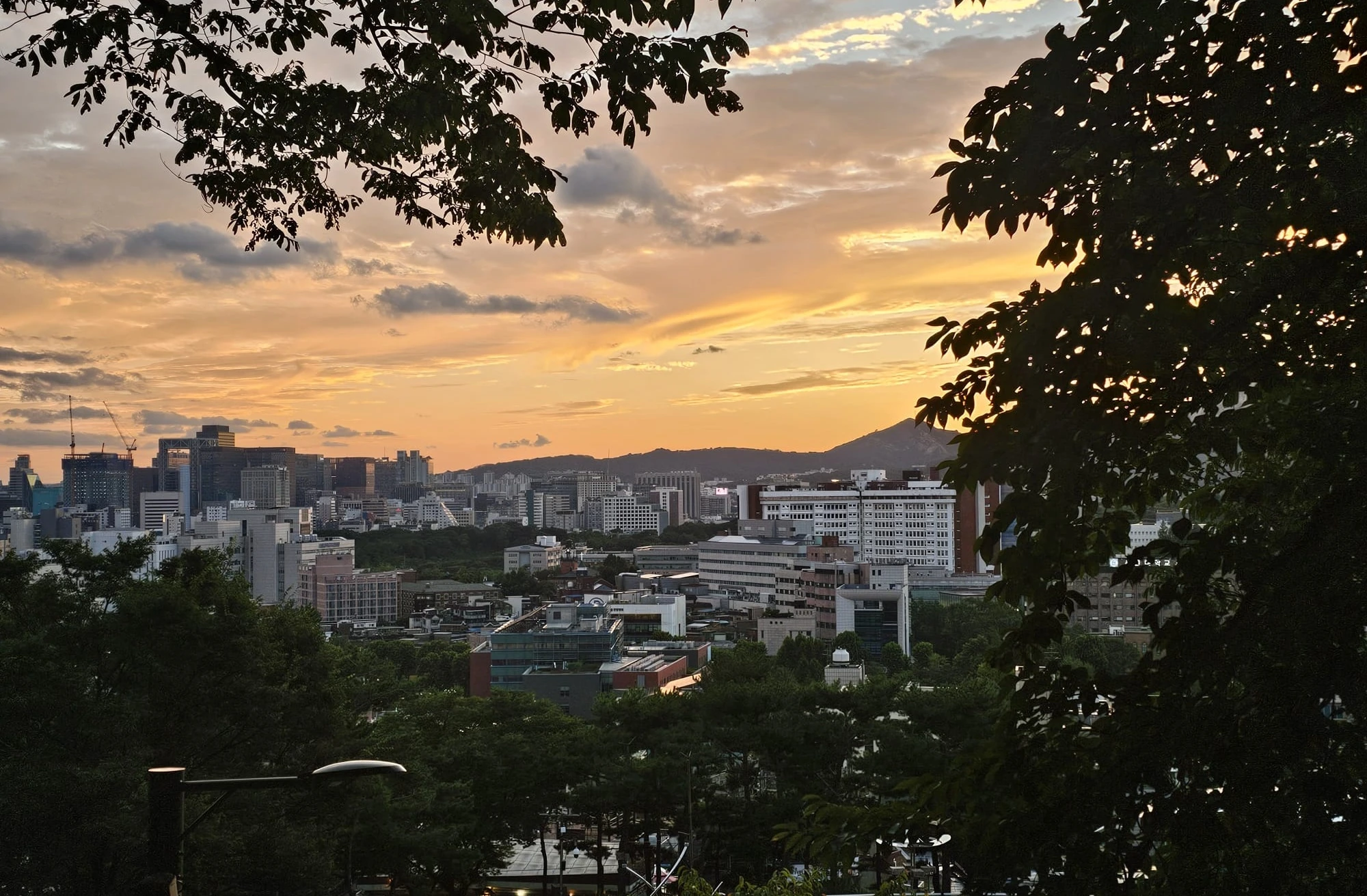 Naksan Park — Seoul east city wall section
